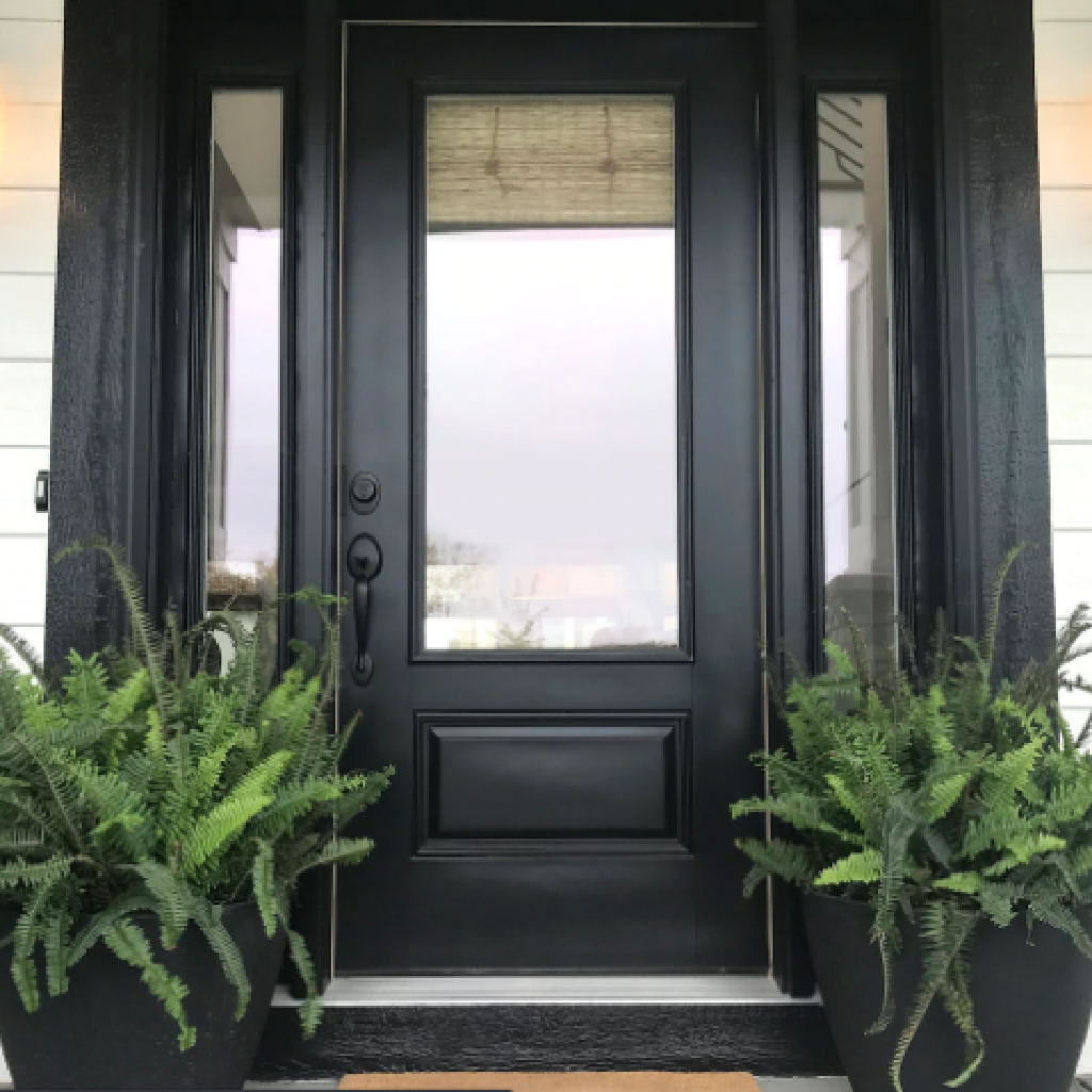 Replacing an exterior door: Experts’ tips to do it right